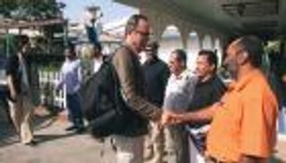 رئيس الحكومة اليمنية: إطلاق الرصاص على موكب الفريق الأممي يستهدف مساعي السلام 