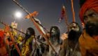 مهرجان الوعاء الهندوسي بالهند.. فرصة لرؤية زاهدين في المتاع الدنيوي