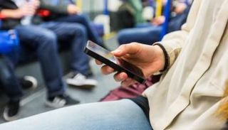 دراسات تكشف مخاطر الإفراط في استخدام الشبكات الاجتماعية - صورة أرشيفية