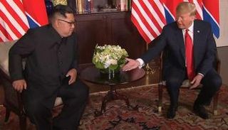 الرئيس الأمريكي دونالد ترامب ونظيره الكوري الشمالي