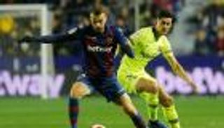 ليفانتي يعلن نيته شكوى برشلونة بسبب "تشومي" 