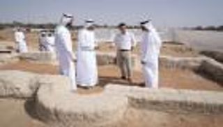 بالصور.. محمد بن زايد يزور أقدم مسجد في الإمارات