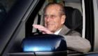 زوج ملكة بريطانيا يجري فحوصا طبية بعد حادث سيارة