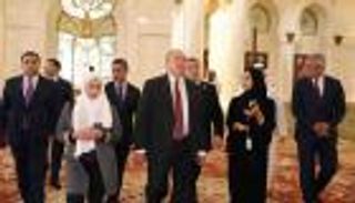 بالصور.. رئيس أرمينيا يزور جامع الشيخ زايد الكبير في أبوظبي