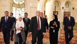 رئيس أرمينيا يزور جامع الشيخ زايد الكبير