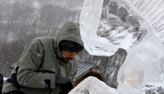 النحات الفلبيني روجيل مابيسيدان