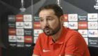 مدرب إشبيلية يؤكد أهمية الفوز على ريال مدريد