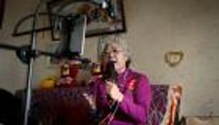 بالصور.. "كان مين كاراوكيه" تطبيق صيني يجذب المسنين لعالم الإنترنت