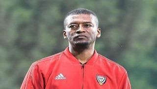 حسن سهيل مشرف منتخب الإمارات