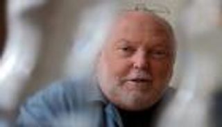 وفاة أندرو فاينا عن 74 عاما.. منتج أفلام "رامبو" يودع السينما للأبد