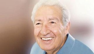 الصحفي والروائي الراحل إحسان عبدالقدوس