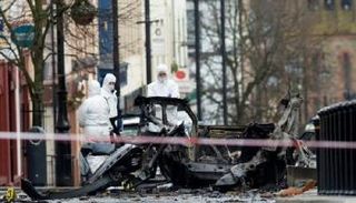 السيارة التي تم تفجيرها في أيرلندا الشمالية 