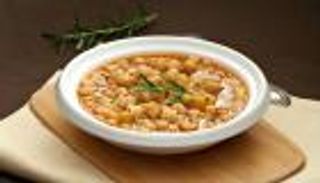 المكرونة بالحمص.. وصفة الشتاء من عائلات نابولي الإيطالية