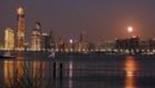 "البحوث الفلكية" بمصر: القمر الدموي يظهر في سماء المنطقة العربية الإثنين