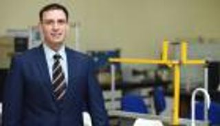 أستاذ جامعي أول الحاصلين على تأشيرة إقامة طويلة الأمد في الإمارات