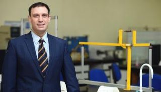 أستاذ الجامعة الأمريكية في الشارقة الدكتور غالب الحسيني