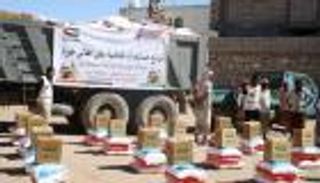 بالصور.. الهلال الأحمر الإماراتي يوزع 50 طن مساعدات غذائية في شبوة اليمنية