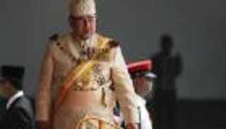 بعد تنحي محمد الخامس.. كيف تختار ماليزيا ملكها الجديد؟