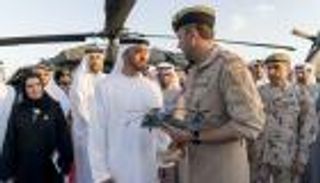 بالصور.. الإمارات تدشن منظومة تسليح متكاملة طورتها في طائرة "بلاك هوك" الهجومية