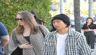 أنجلينا جولي برفقة ابنها باكس