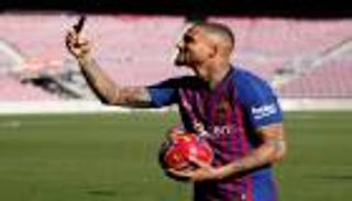 استقبال طريف لبواتينج الوافد الجديد في برشلونة