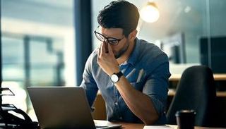 دراسة تربط بين ضغوط العمل والإصابة بالسرطان - صورة أرشيفية