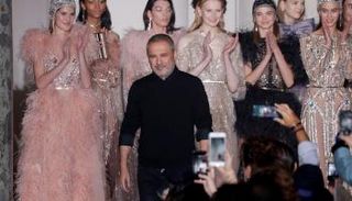 إيلي صعب في أحد عروضه - صورة أرشيفية