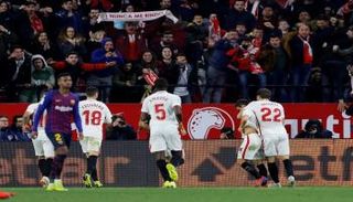 من مباراة إشبيلية وبرشلونة