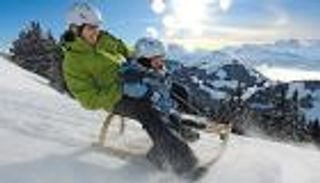 بالصور.. دافوس.. مقصد السياح لممارسة الرياضات الشتوية