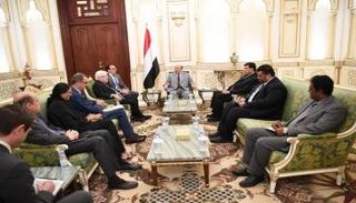 الرئيس اليمني يلتقي مارتن جريفث وباتريك كاميرت