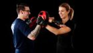 بلدية إيطالية تعلم النساء فنون القتال: دافعن عن أنفسكن