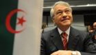 وزير أسبق للطاقة بالجزائر ينفي نية ترشحه للرئاسة: دعمي مطلق لبوتفليقة