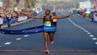 الإثيوبي غيتانة والكينية روث يتوجان بلقب ماراثون دبي في نسخته الـ20