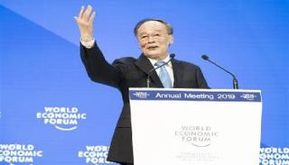 وانج تشي شان نائب الرئيس الصيني أثناء كلمته بمنتدى دافوس