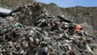 بالصور.. أطنان القمامة تتكدس في عاصمة بوليفيا