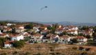 بالرصاص والحرق والأسوار.. غول الاستيطان يلتهم أراضي الفلسطينيين