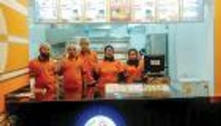 بالصور.. حكاية مطعم مصري للصم والبكم