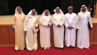 جانب من اجتماع مدير المسرح في الشارقة بمندوبي الفرق المشاركة