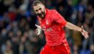 كاريكاتير.. شائعات الميركاتو تدفع بنزيمة للتألق