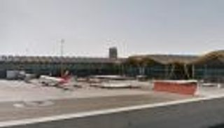 طائرة "شبح" تثير القلق في مطار مدريد.. لا يعرفون مالكها