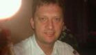 والدة أمريكي معتقل بإيران: نجلي يعاني من تدهور صحته بالسجن