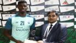تكريم مهاجم أهلي جدة بجائزة "الأفضل" قبل مواجهة التعاون