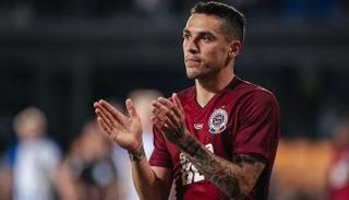 البرازيلي أدريلان سانتوس