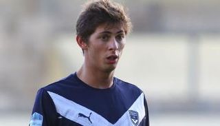 إيميليانو سالا بقميص بوردو 