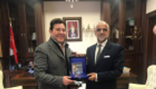 بالصور.. هاني شاكر في ضيافة سفارة سلطنة عمان بالقاهرة