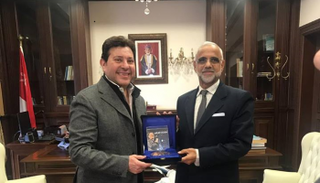 هاني شاكر مع السفير العماني بالقاهرة