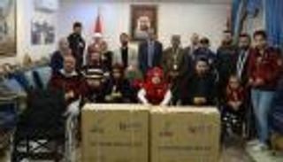 سفارة الإمارات توزع كراسي متحركة على أصحاب الهمم في العراق