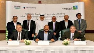 "سابك" و"أرامكو" السعوديتان توقعان خطاب نوايا 