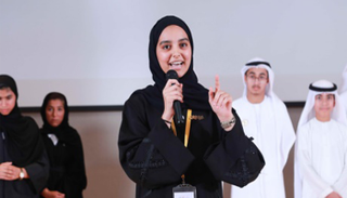 إحدى المشاركات في الجلسة