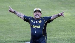 أسطورة كرة القدم الأرجنتينية دييجو مارادونا